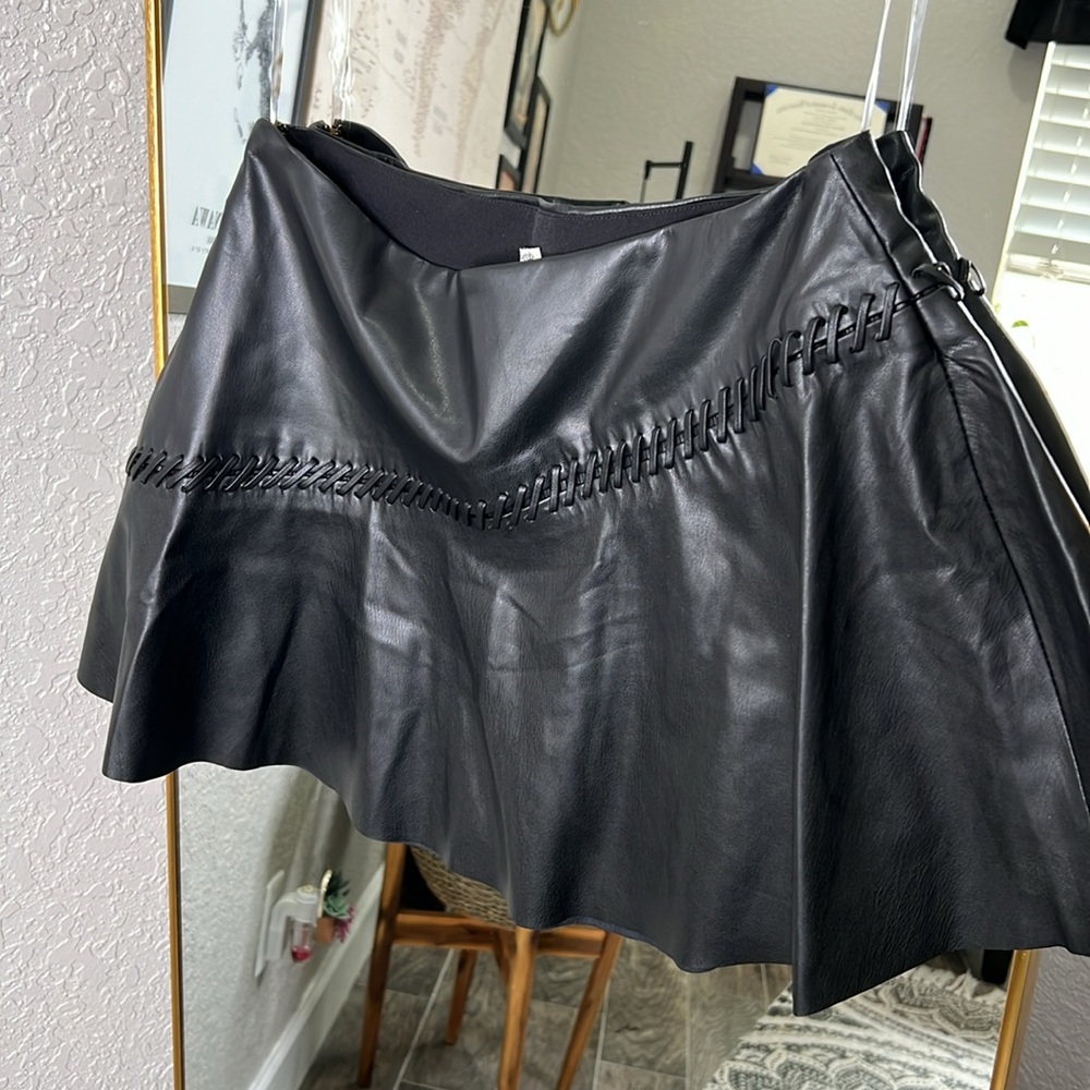 HOUSE OF CB 'Nova' Black Vegan Leather Mini Skirt NWOT - Picture 7 of 8